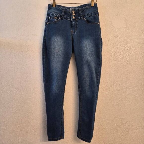 Sexy Low-rise UND Stretch Jeans w/ Flirty Waist Details: Feminine Flattering Fit - Picture 2 of 8